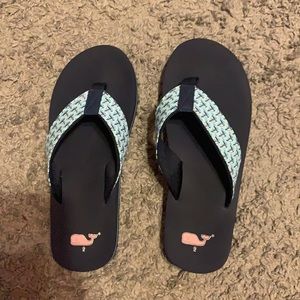 vineyard vine flip flops